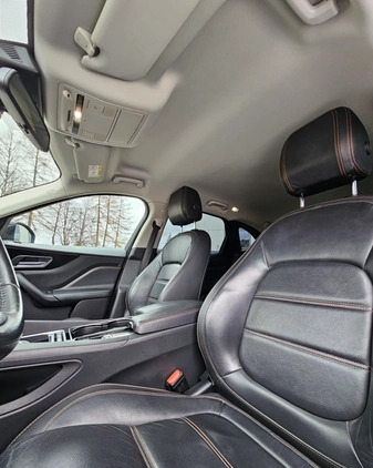 Jaguar F-Pace cena 63000 przebieg: 164000, rok produkcji 2017 z Sanok małe 781